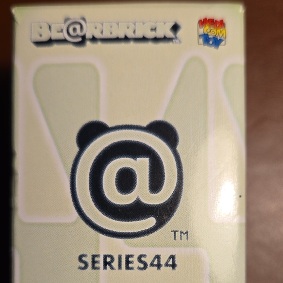 Be@rbrick Series 44 Action Figure Playset - Picture 2 of 13